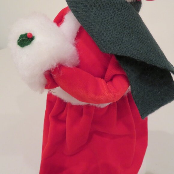 Christmas 2000 Byers’ Choice Caroler Mrs. Claus in Red Velvet Dress Green Scarf - Picture 10 of 16